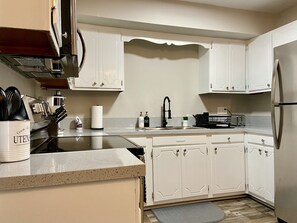 Micro-ondes, four, plaque de cuisson, lave-vaisselle