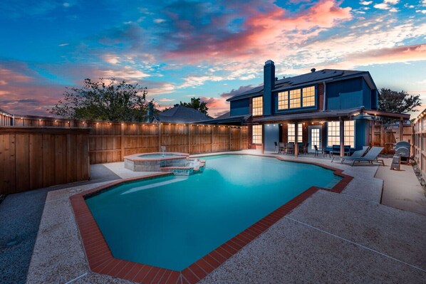 Pool - 6 Bedroom Home with Pool, Centrally Located (The Colony)