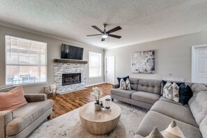 Smart TV, fireplace