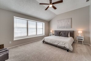 6 bedrooms, iron/ironing board, WiFi, bed sheets