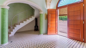 A staircase with a metal railing, a wooden door, and a patterned floor. - 3558 Dimora Don Attilio by Barbarhouse (Sannicola)
