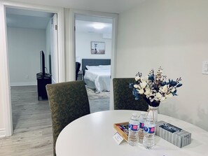 3 bedrooms, in-room safe, desk, WiFi