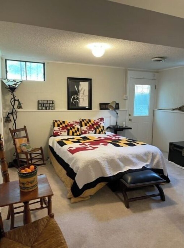 Pet Friendly Annapolis Cottage that Backs Up to Stunning Quiet Waters