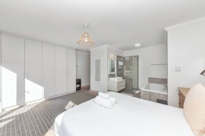 Basic House, Multiple Beds | Dining - Stunning Contemporary 4BD Home - Claremont (Cape Town)