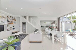 Basic House, Multiple Beds | Private kitchen