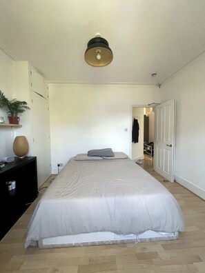 Basic Apartment, Multiple Beds | 2 bedrooms, laptop workspace, iron/ironing board, bed sheets - Cosy & Radiant 2BD Flat - Walworth! (London)