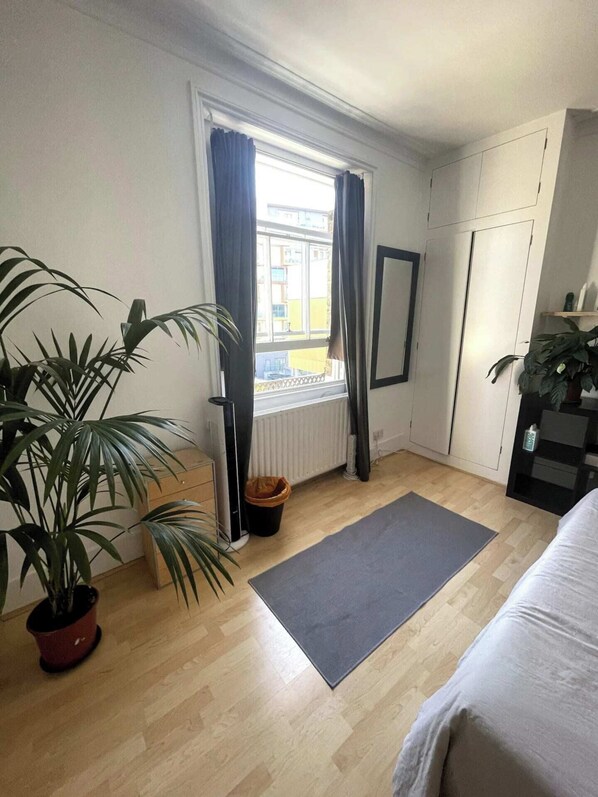 Basic Apartment, Multiple Beds | 2 bedrooms, laptop workspace, iron/ironing board, bed sheets - Cosy & Radiant 2BD Flat - Walworth! (London)