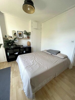 Basic Apartment, Multiple Beds | 2 bedrooms, laptop workspace, iron/ironing board, bed sheets - Cosy & Radiant 2BD Flat - Walworth! (London)