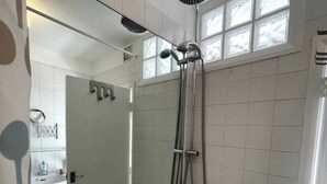 Unclassified image, 5 of 17, button - Cosy & Radiant 2BD Flat - Walworth! (London)