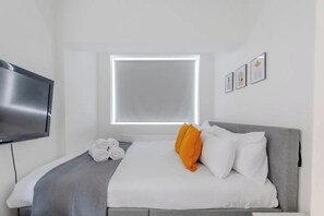 Basic Apartment, 1 King Bed | 1 bedroom, iron/ironing board, bed sheets - Contemporary 1BD Studio Flat - Willesden Green! (London)