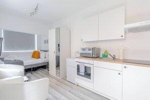 Private kitchen - Contemporary 1BD Studio Flat - Willesden Green! (London)