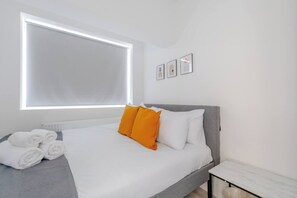 Basic Apartment, 1 King Bed | 1 bedroom, iron/ironing board, bed sheets - Contemporary 1BD Studio Flat - Willesden Green! (London)