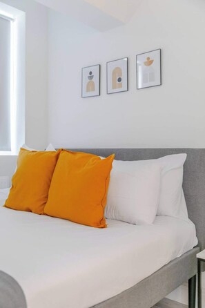 Basic Apartment, 1 King Bed | 1 bedroom, iron/ironing board, bed sheets - Contemporary 1BD Studio Flat - Willesden Green! (London)