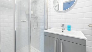 Eenvoudig appartement, 1 kingsize bed | Badkamer