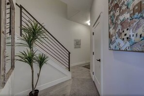Interior - NEW Townhome - Private Hot Tub, Fire Pit & Pool (Washington)