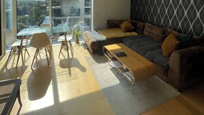 Unclassified image, 2 of 16, button - Bright 2BD Flat W/private Balcony - Manor House! (London)