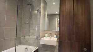 Unclassified image, 4 of 16, button - Bright 2BD Flat W/private Balcony - Manor House! (London)