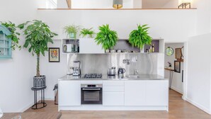 Basic Apartment, Multiple Beds | Private kitchen - Luxurious & Chic 2BD Warehouse Flat - Old Street! (London)
