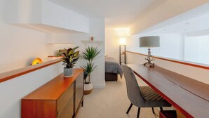 Basic Apartment, Multiple Beds | Business centre - Luxurious & Chic 2BD Warehouse Flat - Old Street! (London)