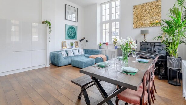 Basic Apartment, Multiple Beds | Living area - Luxurious & Chic 2BD Warehouse Flat - Old Street! (London)
