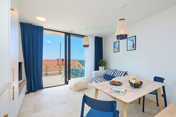 Unclassified image, 1 of 33, button