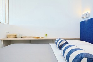 Unclassified image, 2 of 33, button