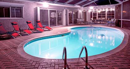 Updated 3BR 2Ba Heated Pool 2 miles to Beach
