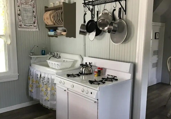 Fridge, microwave, oven, stovetop - Mohawk Cottage, keep it simple at this peaceful cottage. Off street parking. (Wildwood)