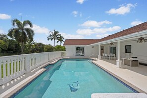 Pool - Luxurious House Near WEF (Wellington)