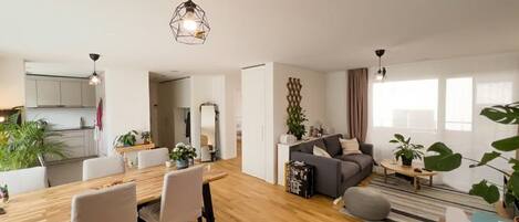 Apartment, 1 Queen Bed with Sofa bed | Dining