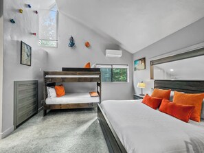 4 bedrooms, desk, iron/ironing board, free WiFi