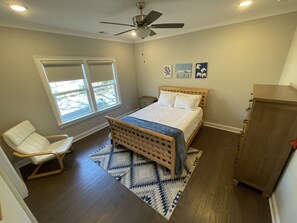 4 bedrooms, iron/ironing board, WiFi, bed sheets - The Spacious Respite in Marietta, GA- Family friendly with 4.5 bathrooms! (Marietta)