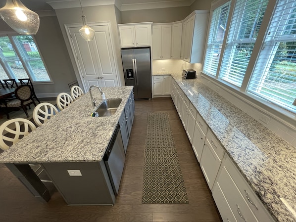 Cookware/dishes/utensils