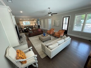 Offices - The Spacious Respite in Marietta, GA- Family friendly with 4.5 bathrooms! (Marietta)