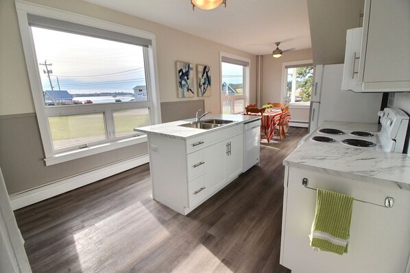 Fridge, microwave, dishwasher, coffee/tea maker