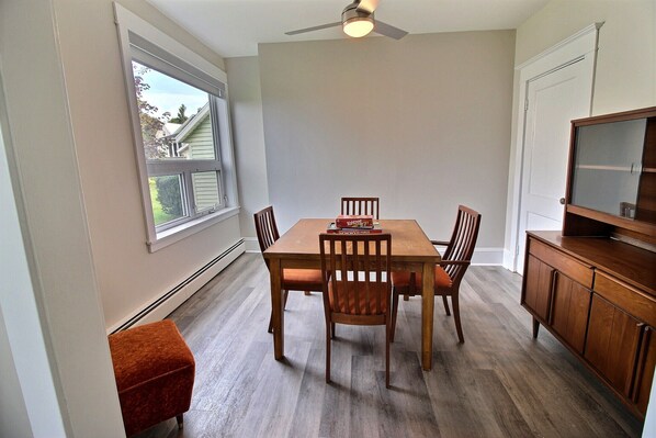 Dining - Three-bedroom house located minutes away from all amenities in North Rustico (North Rustico)