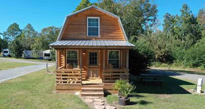 Georgia Golf Cottage with 9-hole course, pool, tennis court, clubhouse and more!