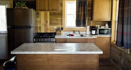 Georgia Golf Cottage with 9-hole course, pool, tennis court, clubhouse and more!