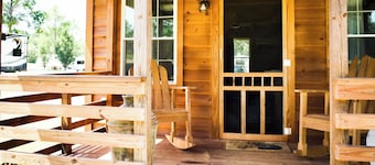 Georgia Golf Cottage with 9-hole course, pool, tennis court, clubhouse and more!