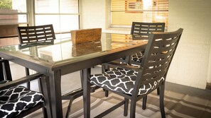 Dining - The Crescent Lakehouse (Crescent City)