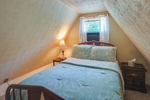 2 bedrooms, desk, iron/ironing board, Internet - Dog-Friendly Home Rental ~ 5 Mi to Cave Run Lake! (Wellington)