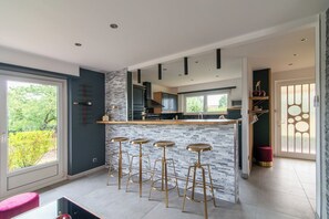 Kylskåp, mikrovågsugn, ugn och spishäll