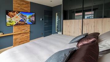 3 slaapkamers, een kluis op de kamer, een strijkplank/strijkijzer