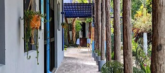 The Blue Eco Lodge- king room 1