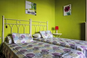 2 chambres, fer et planche à repasser, accès au Wi-Fi (inclus)