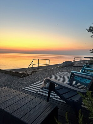 Property grounds - Beautiful beachfront cottage with hot tub, Bayfield ON (Bayfield)