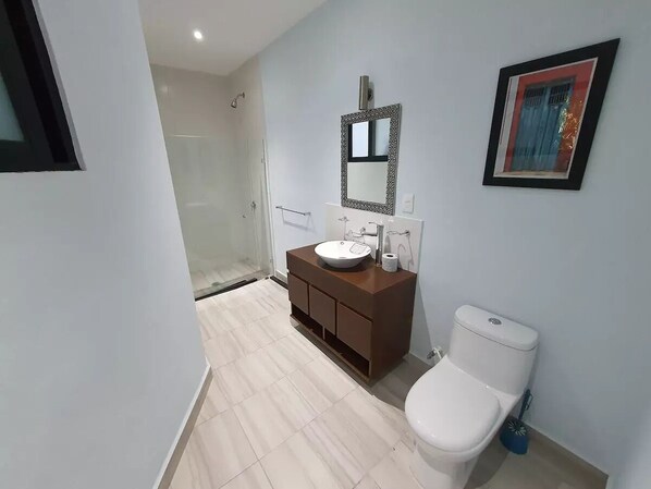 Haartrockner, Handtücher, Seife, Shampoo