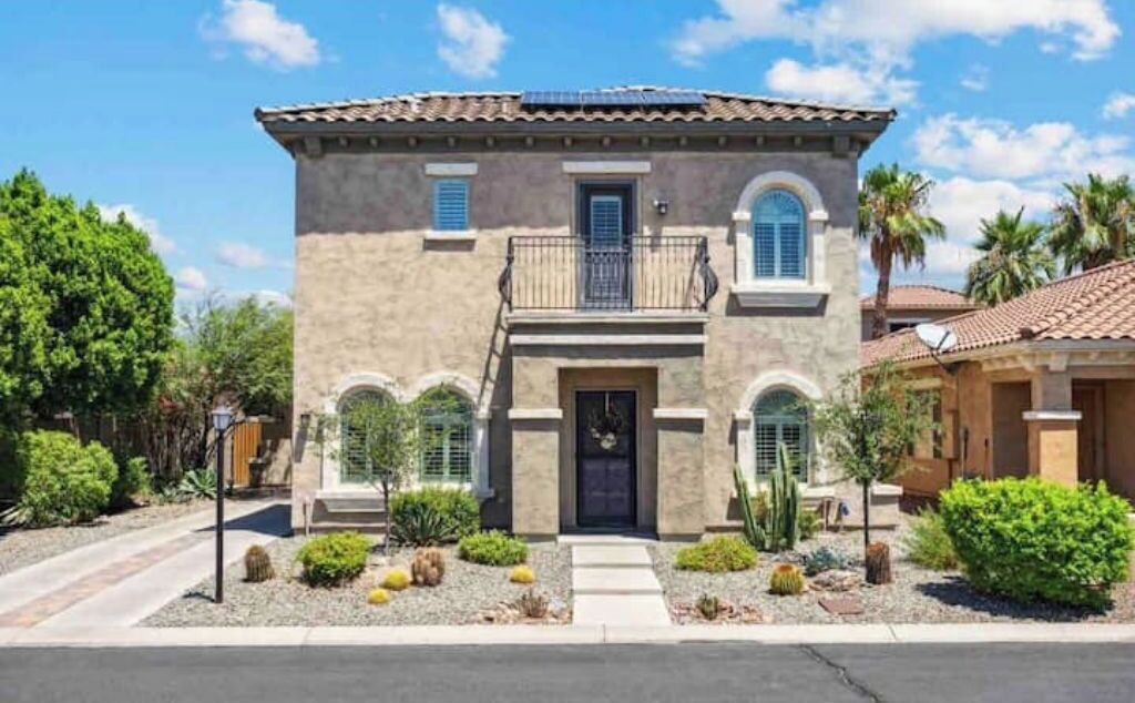 NEW Charming & fun 3 bed home in Mesa with EV charger and community pool