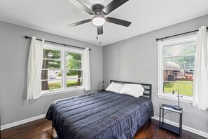 3 chambres, coffres-forts dans les chambres, fer et planche à repasser