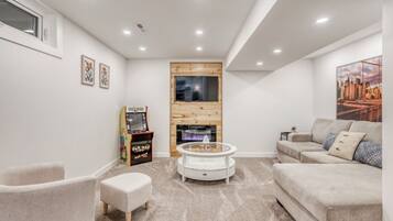 TV, fireplace